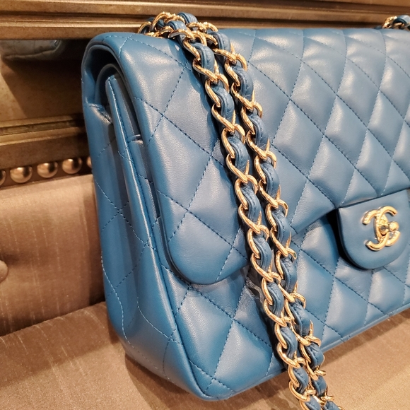 Chanel -- Classic Double Flap - Picture 3 of 16